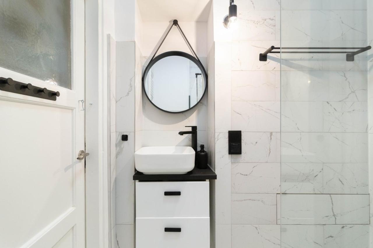 Glamorous And Brand New 2 Bedroom Krakow Luaran gambar