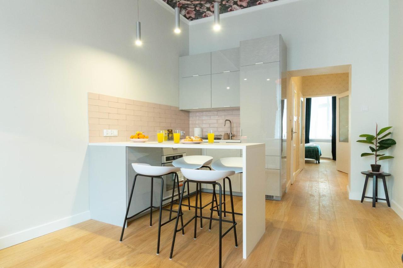 Glamorous And Brand New 2 Bedroom Krakow Luaran gambar