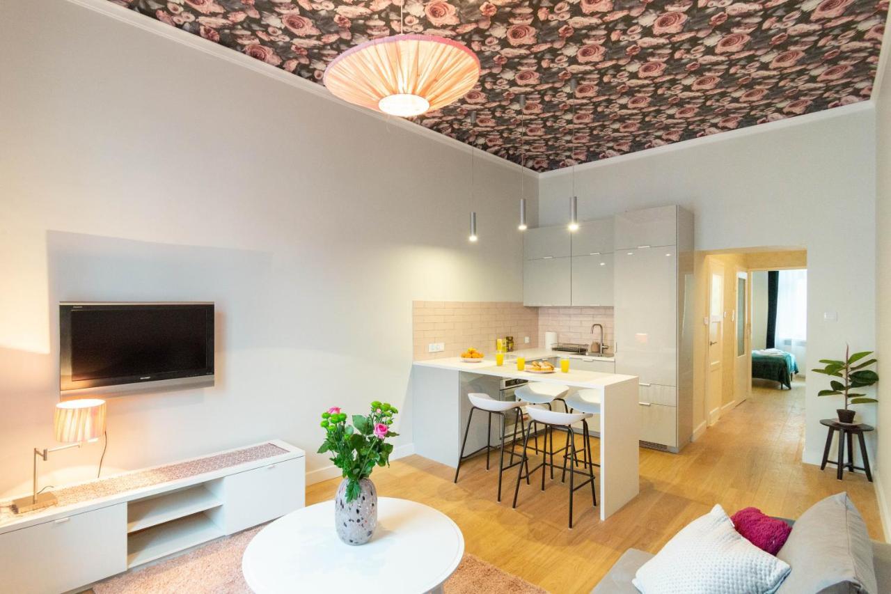Glamorous And Brand New 2 Bedroom Krakow Luaran gambar