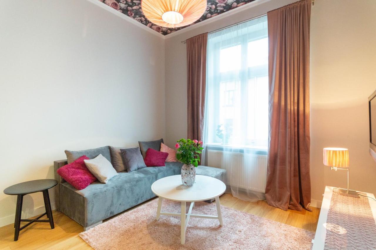 Glamorous And Brand New 2 Bedroom Krakow Luaran gambar
