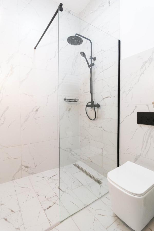 Glamorous And Brand New 2 Bedroom Krakow Luaran gambar